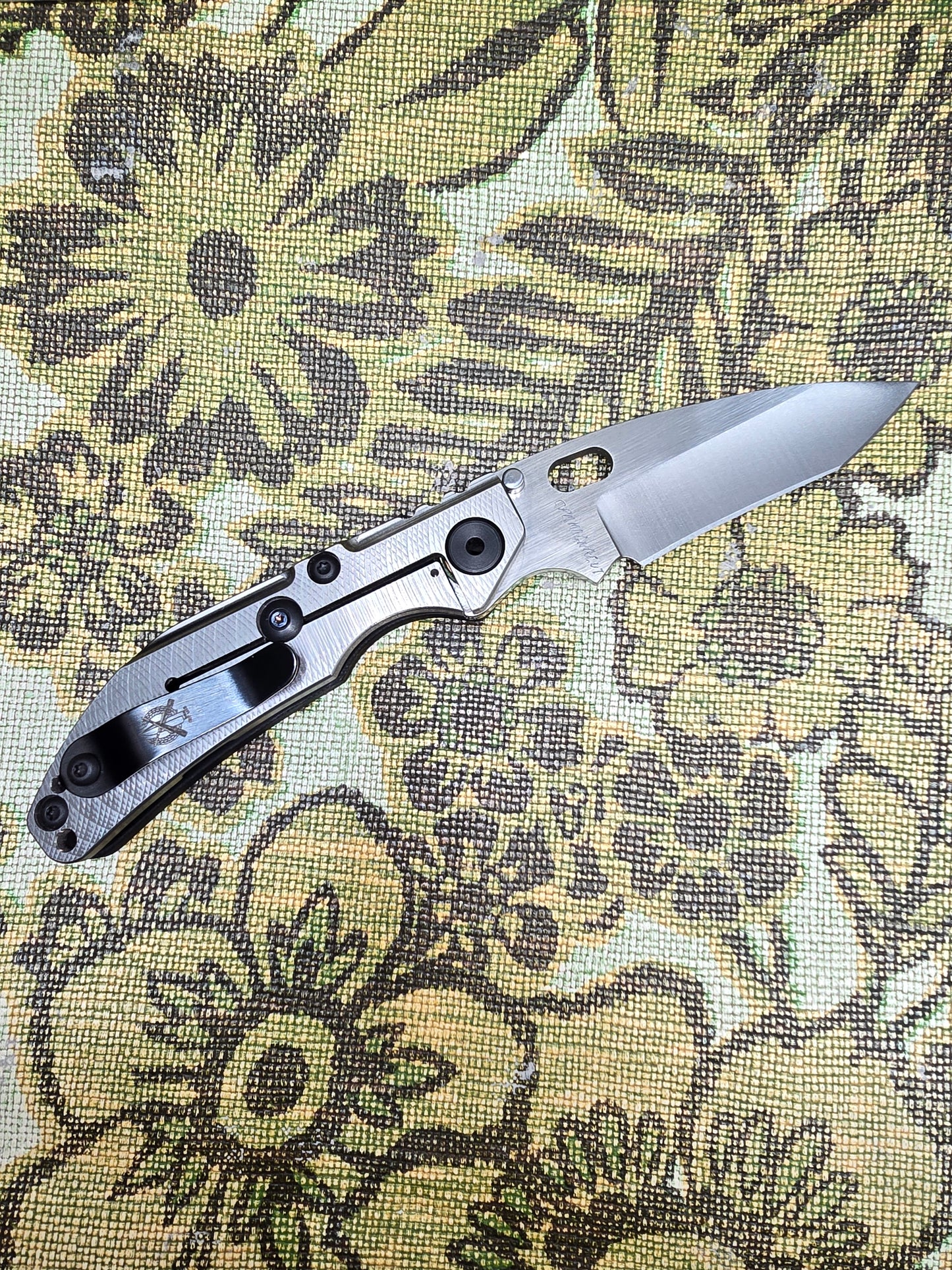 Dwyer Custom Goods BBNM Magnacut G10 Showside Titanium Lockside